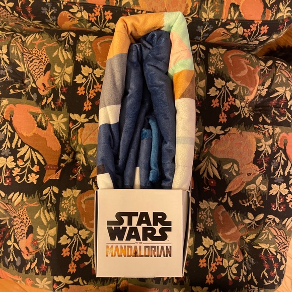 Star Wars The Mandalorian The Child 4.5 lbs Plush Weighted Blanket 36” x 48” NEW - Picture 2 of 4
